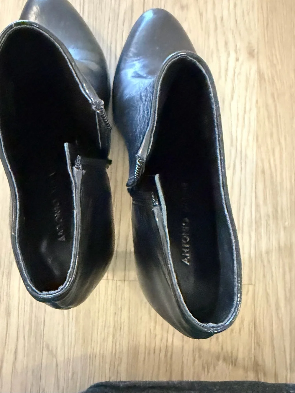 ANTONIO MELANI Nice Black Leather Stiletto Ankle Booties Suoer Comfy Size 9 M